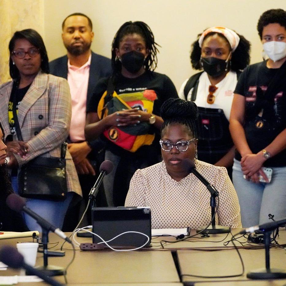 Woman sues Mississippi police over son's killing